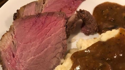 Eye of round roast is roasted at 500 degrees F. This recipe takes a very tough piece of meat and makes it so tender and delicious. The easiest roast you'll ever cook! Eye Round Roast, Eye Of Round Roast, Gas Ovens, Eye Of Round, Round Roast, Good Roasts, Poor Man, Prime Rib Roast, Eye Round