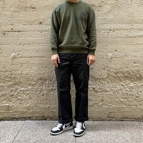 Grailed on Instagram: “@oldmanalan proves simple is best. #grailed #grailfits” Dickies 874 Outfit, Dickies Outfits Men, Street Wear Clothes, Af1 Outfit, Dickies 874 Pants, Black Chinos Men, Dickies Outfit, Chinos Men Outfit, Outfits For Him