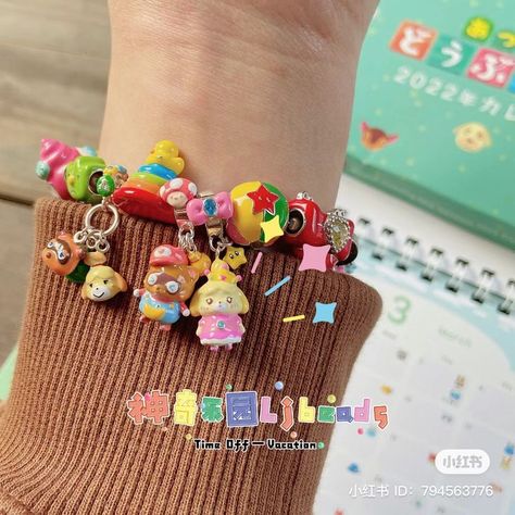 Kawaii Charm Bracelet, Clay Charm Bracelet, Clay Diy Projects, Cute Polymer Clay, Cute Clay, Clay Art Projects, Funky Jewelry, Diy Clay Crafts, Cute Charms