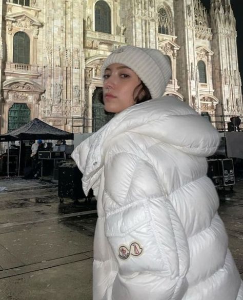 Moncler White Jacket, Moncler Jacket Women Outfit, Moncler Outfit, Jacket Women Outfit, Moncler Jacket Women, Jacket Outfit Women, Moncler Jacket, Outfit White, Dream Gift