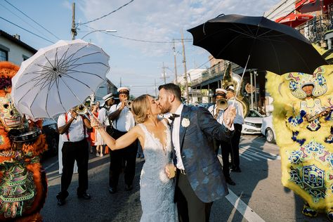 How to Plan a Perfect Second Line Parade for Your New Orleans Wedding - Il Mercato New Orleans Wedding Parade, Second Line Wedding, Wedding Parade, Magazine Street New Orleans, Second Line Parade, Second Line, New Orleans Wedding, Brass Band, Wedding Aesthetic