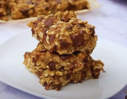 4 Ingredient Peanut Butter Banana Bars Recipe 4 Ingredient Peanut Butter Banana Bars, Banana Bars Recipe, Raw Sweet Potato, Peanut Bar, Banana Peanut Butter, Banana Bars, Apple Bars, Clif Bars, Peanut Butter Roll