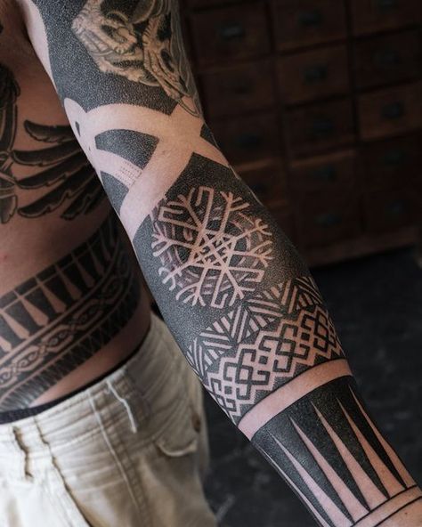 Peter Oakmund on Instagram: "The Berserkers Armour - Part 2⁠ ⁠ This arm piece was part extension and part cover-up, including some intricate dotwork, knotwork elements, intricate Bindrunes and different patterns, presented as bands around the arm. ⁠ ⁠ If you're interested in this massive full-body piece, I'd suggest going to the tattoo section of our website and watching the video there. It's interesting to see how this whole thing came together. The video is pretty light-hearted and comedic, an Norse Tattoo, Nordic Tattoo, Tattoo Black, Norse Mythology, Awesome Art, Get A Tattoo, Wrist Tattoos, Black Tattoos, Different Patterns