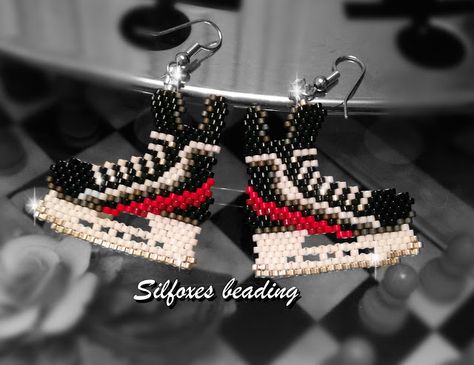 hockey Perler Beads Hockey, Moccasin Pattern, Holiday Beading, Pony Bead Patterns, Beading Crafts, Brick Stitch Earrings, Beautiful Beadwork, Brick Stitch Pattern, Bead Weaving Patterns