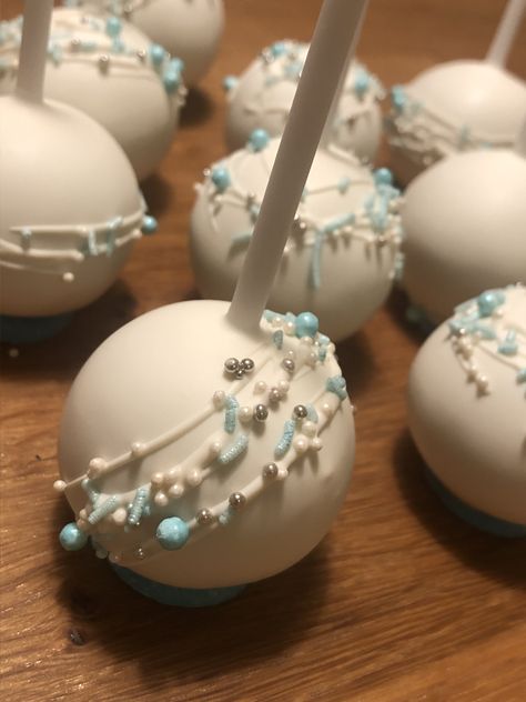 Cake Pop Decorations Ideas, Gender Neutral Cake Pops, Cake Pops Astethic, Cloud Cake Pops, Simple Cake Pops Designs, Cake Pop Aesthetic, Cake Pops Aesthetic, Wedding Cake Pops Ideas, Simple Baptism Cake