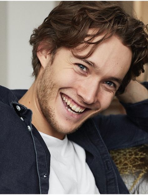 Pics from Toby's London modeling agency portfolio. Tony Regbo, Toby Regbo Reign, Reign Cast, Reign Tv Show, Reign Mary, Toby Regbo, Reign Fashion, Agency Portfolio, Tony Goldwyn