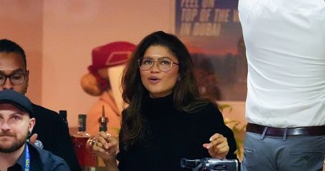 Zendaya Hair, Transitional Dressing, Chocolate Brown Hair, Blowout Hair, Blow Dryer, Beauty Icons, Black Turtleneck, Us Open, Celebrity Art