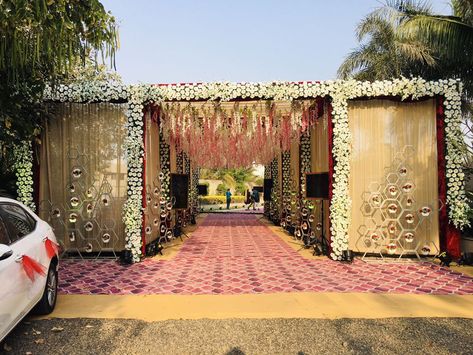 Romantic Wedding Gate Ideas to Wow Your Guests Marriage Entrance Gate Decoration, Entry Gate For Wedding, Wedding Gate Decoration Indian, Marriage Entry Gate Decoration, Entry Gate Decoration Wedding, Wedding Gate Entrance, Ganesha Festival, Leaf Decor Wedding, Indian Wedding Decorations Receptions