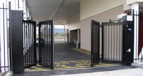 tubular gate design in the philippines - Yahoo Image Search Results Four Folding Main Gate, Folding Gate Design Modern Entrance, Bifold Gate, Pagar Modern, Folding Gate, Gate Designs Modern, Small Fence, Rustic Fence, Living Fence