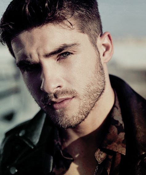 Cody Christian / Pinterest: JoaoSousaBoni Short Stubble Beard, Christian Bale Beard, Paul Mccartney Beard, Chris Hemsworth Beard, Tom Hardy Beard, Beard Stubble, Popular Beard Styles, Shaved Head With Beard, Beard Illustration