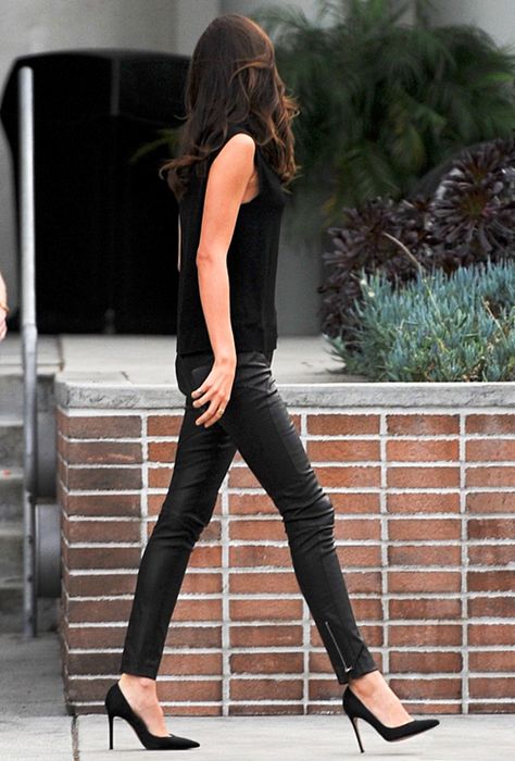 simple chic Mode Casual, Total Black, Looks Black, Olivia Palermo, Office Dresses, Miranda Kerr, Looks Chic, 가을 패션, Fashion Mode