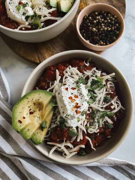 Healthy Turkey Chili (gluten free) - Kayla Cappiello: Healthy, Allergy Friendly Recipes Gluten Free Turkey Chili, Chili Dairy Free, Chili Gluten Free, Healthy Turkey Chili, Gluten Free Turkey, Turkey Chili Healthy, Turkey Chili Recipe, Healthy Chili, Chili Toppings