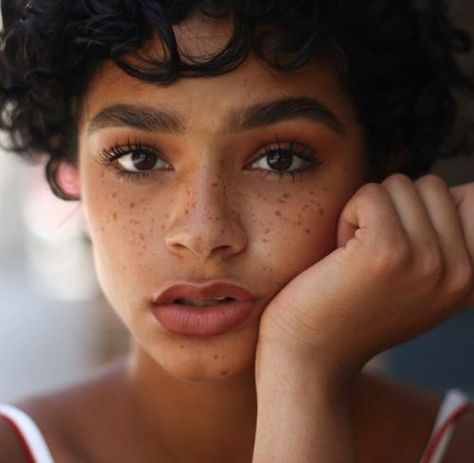 Add one of these vitamin C serums to your anti-aging arsenal and watch wrinkles make a hasty retreat Freckle Placement, Aiyana Lewis, Freckles Makeup, Freckles Girl, Thick Brows, Freckle Face, 영감을 주는 캐릭터, Brown Skin, Esthetician