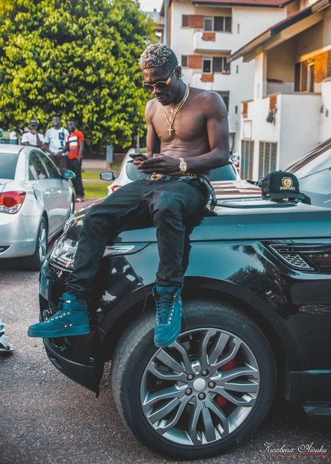 Shatta Wale, African Dancehall King visits University of Ghana Campus is deadly style. #ShattaMovement #SM4Lyf Shatta Wale Wallpaper, Shamshan Ghat Photography, Shatta Wale, University Of Ghana, Smart Man, Light Skin Men, Character Pictures, Smart Men, Cartoon Character Pictures