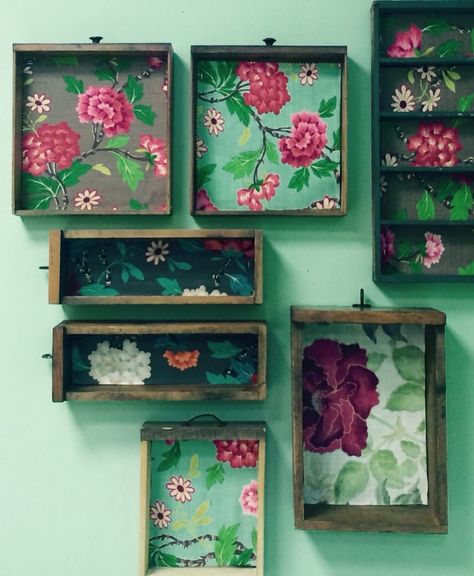 Diy With Drawers Projects, Drawer Upcycle Diy Projects, Old Drawer Ideas, Drawer Crafts, Grandmillennial Decor, Drawers Repurposed, Old Dresser Drawers, Diy Moss, Repurposed Decor