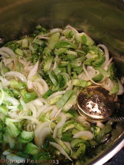 Green Tomato Chow Chow Recipe, Tomato Chow Chow, Canning Green Tomatoes, Green Tomato Pie, Chow Chow Relish, Chow Chow Recipe, Pickling Spices, Green Tomato Salsa, Green Tomato Relish