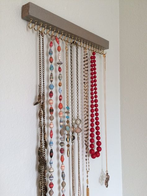 A necklace holder was needed to keep jewelry out of the hands of little ones while also providing a decor element to the bedroom. This super… Diy Necklace Holder, Jewerly Holders, Jewelry Storage Diy, Necklace Hanger, Diy Jewelry Holder, Necklace Storage, Hanging Jewelry Organizer, Diy Collier, Jewelry Tips