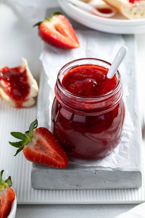 Strawberry Jam Recipes, Strawberry Jam Recipe Without Pectin, Strawberry Jam Without Pectin, مربى الفراولة, Jam Without Pectin, Coconut Jam, Complicated Recipes, Lemon Juice Uses, Strawberry Jam Recipe