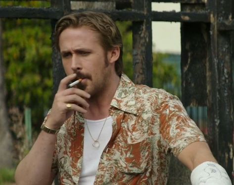 ryan gosling the nice guys Holland March, 70s Sportswear, Ryan Gosling Style, The Nice Guys, Blonde Baby Boy, Cheek Fillers, Райан Гослинг, Nice Guys, Ryan Gosling