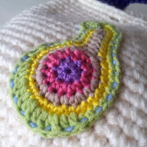 Perfectly Paisley Crochet Pattern yarn Simple Paisley, Paisley Crochet, Floral Crochet Pattern, Crochet Paisley, Crochet Appliques, Crochet Hearts, Crochet Pattern Instructions, 4mm Crochet Hook, Form Crochet