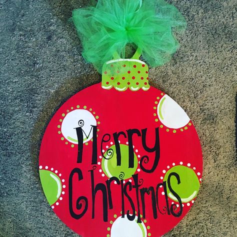 Wooden painted Christmas ornament door hanger Painted Wooden Christmas Balls, Easy Diy Christmas Door Hangers, Painted Christmas Ornaments Wooden, Wooden Ornament Door Hanger, Christmas Ornament Door Hanger, Christmas Hangers, Painted Wooden Ornaments, Wooden Ornaments Diy, Ornament Door Hanger