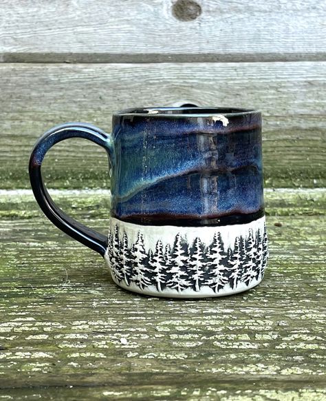 Mug Glazing Ideas, Pottery Designs Carving, Pottery Cup Ideas, Tree Texture, Diy Keramik, Ceramics Pottery Mugs, Mountain Pottery, Glaze Combos, Pottery Pots