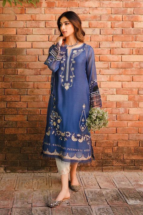 Net Shirt, Pakistani Formal Dresses, Muslim Fashion Hijab Outfits, Muslim Fashion Hijab, Embroidery Neck Designs, Aari Work, Midnight Navy, Hijab Outfit, Neck Designs