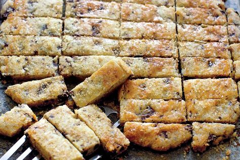 Rosemary Shortbread, Chocolate Shortbread, Short Bread, Olive Oil Recipes, Shortbread Recipes, Smitten Kitchen, Chocolate Chunk, Tea Cakes, Shortbread Cookies