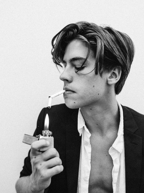 "Am I cool now babe?" "No. It made you look hotter and..." "And what?" "More like Leonardo Dicaprio" "Babe..." Cole Sprouse Haircut, Sprouse Cole, Cole Sprouse Hot, Cole Sprouse Funny, Cole Sprouse Wallpaper, Cole Spouse, Trendy We Fryzurach, Cole Sprouse Jughead, Cole M Sprouse