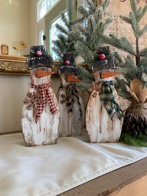 Primitive Snowman Wooden Snowman Rustic Snowman Shelf Sitter Winter Decor Rustic Farmhouse Decor - Etsy Rustic Snowman Decor, Wooden Snowmen Diy, Wooden Christmas Trees Rustic, Wood Snowman Crafts, Wooden Angels Rustic, Primitive Christmas Crafts Diy, Simple Rustic Christmas Decor, Winter Crafts To Sell, Diy Rustic Christmas Decorations