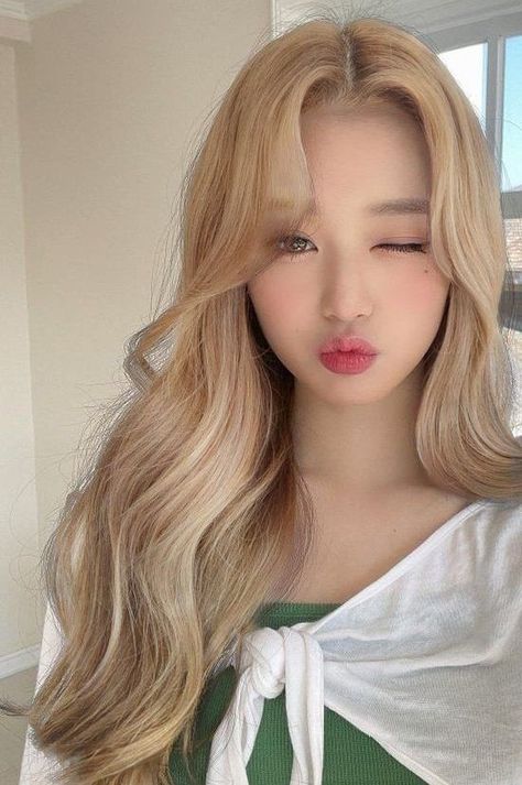 Ive Wonyoung Blonde Hair, Blonde Wonyoung Ive, Wonyoung Blonde Hair, Wonyoung Blonde, Blonde Hair Kpop, Blonde Hair Korean, Kpop Hair Color, Fashion Coquette, Blonde Wavy Hair