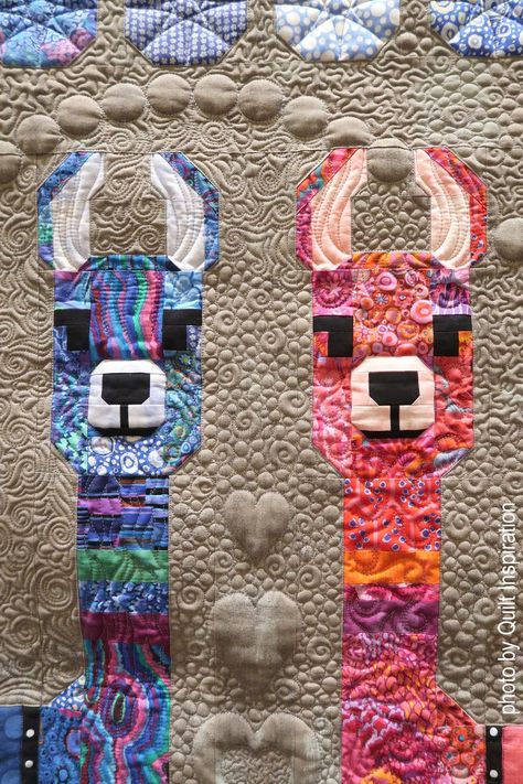 Quilt Inspiration: Highlights of Quilt Arizona 2019 ! part 2 Llama Quilt Pattern, Alpaca Quilt, Llama Quilt, Sewing Hobbies, Postcard Quilts, Elizabeth Hartman Quilts, Quilt Animals, Quilting Art, Collage Quilts