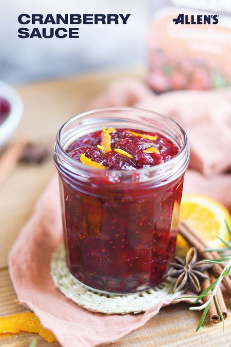 Our easy, refreshing, and flavourful cranberry sauce is perfect to serve over your roasted turkey for Thanksgiving (or even make a drink). Don’t be surprised if it becomes the star of your holiday menu this year. Keto Preserves, Winter Baking, Homemade Dips, Jam Recipes Homemade, Food Events, Cranberry Sauce Homemade, Cranberry Recipes, Sweet Snacks Recipes, Baked Dessert Recipes