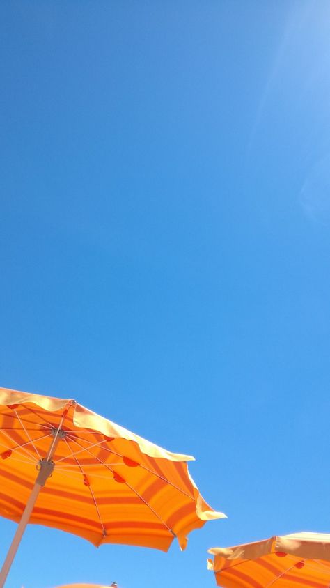 Orange Summer Aesthetic, Photo Bleu, Orange Umbrella, Summer Orange, Beach Color, Orange Aesthetic, Boracay, Orange Beach, Aesthetic Images