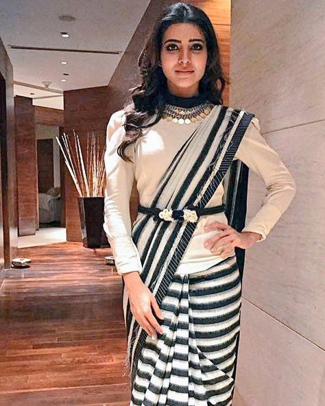 Samantha Saree Style Behindwood Awards Saree With Long Blouse, Stylish Sarees With Belt, Long Blouse Designs, Saree Wearing, Saree With Belt, Saree Wearing Styles, Modern Saree, Blouse Designs Silk, Saree Designs Party Wear