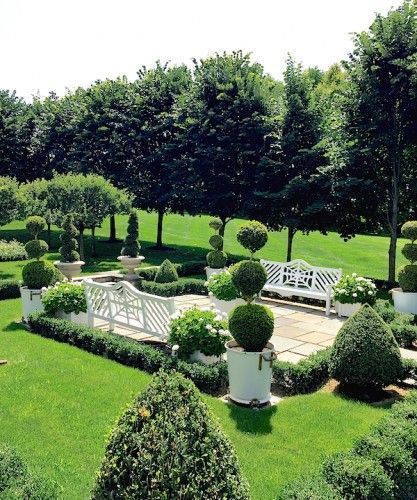 Carolyne Roehm Carolyne Roehm, Formal Garden Design, Boxwood Garden, Formal Garden, The Secret Garden, Formal Gardens, French Garden, White Gardens, Gorgeous Gardens