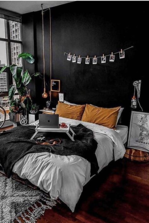 mur noir / décoration minimale Design Ložnic, Black Bedroom, Bedroom Goals, Simple Bedroom, Decor Minimalist, Room Inspiration Bedroom, Room Ideas Bedroom, Bedroom Aesthetic, Dream Rooms