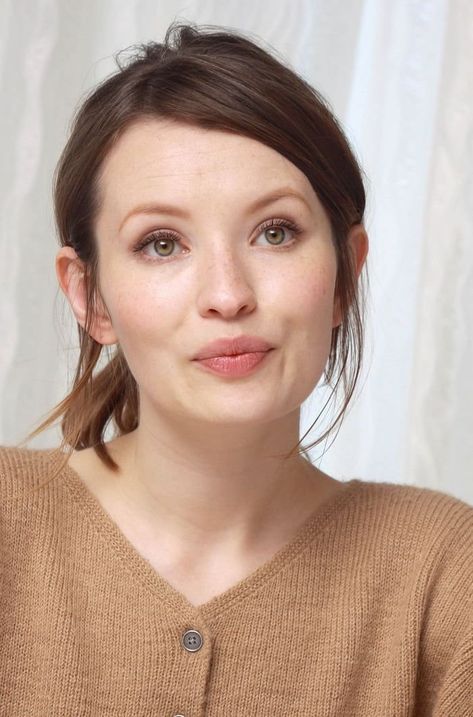 Emily Jane Browning, Soft Autumn Makeup, Soft Autumn Color Palette, Emily Browning, Emily B, Soft Autumn, Girl Celebrities, Neil Gaiman, Fall Makeup