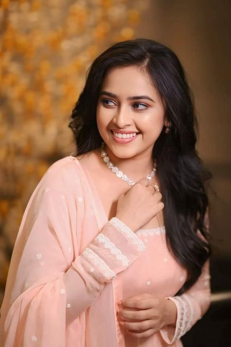 Peach Anarkali, Sri Divya, Darling Movie, Crop Top Suit, Red Corset Top, Peach Gown, Bhavana Actress, Floral Saree, Interview Style