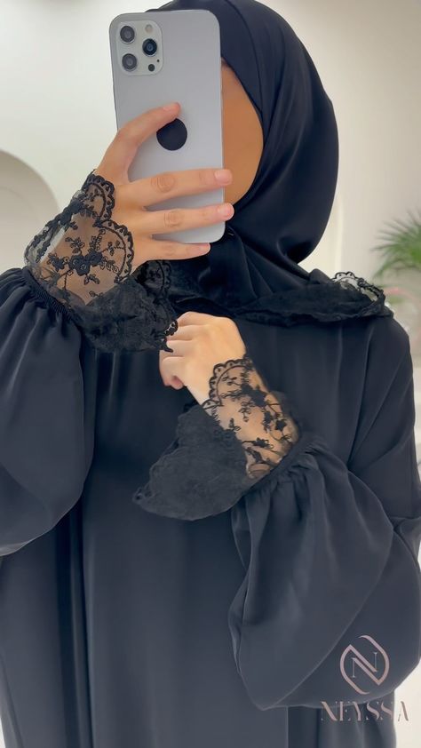 ‏‎NEYSSA® Vêtements femme modest fashion‎‏ | ‏‎Le matin de l’aïd ou meme pour son trousseau en tant que future mariée c’est juste magnifique 😍 abaya hijab intégré avec capuche et...‎‏ | Instagram Simple Abaya Black, Islamic Modest Fashion, Muslim Women Clothing, Islamic Fashion Dresses, Stylish Outfits Casual, Abaya Hijab, Cute Quick Hairstyles, Modest Dresses Fashion, Hijab Designs