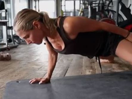 Elsa Pataky Workout, Elsa Pataky Style, Chris Hemsworth Wife, Elsa Pataky, Strength Conditioning, Gym Routine, Liam Hemsworth, Nutrition Coach, Hollywood Star