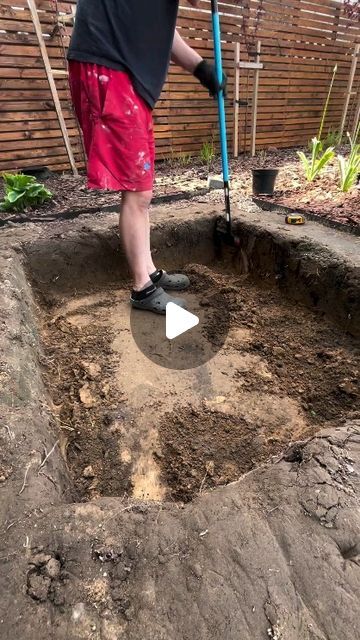 Natural Fish Pond, Outdoor Fish Ponds, Fish Ponds Backyard, Koi Betta, Gardeners World, Garden Obelisk, Betta Fish Tank, Diy Shades, Koi Fish Pond