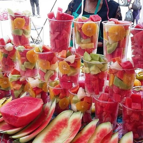 Food Booth Ideas, Quinceanera Food, Mexican Fruit Cups, Food Booth, Fruit Quotes, Deco Fruit, Fruit Cup, Mexican Snacks, Fiesta Birthday Party