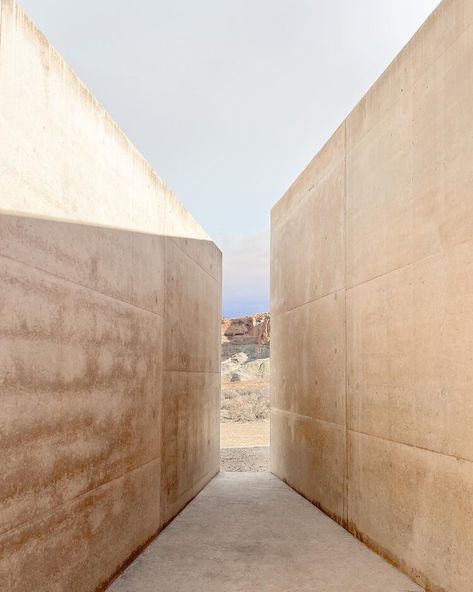 Luxe Magazine Spanish Revival Home Tour with Alyssa Rosenheck and Designer Amanda Barnes — Alyssa Rosenheck — The New Southern Amangiri Resort, Cereal Magazine, Interior Minimalista, Minimalist Architecture, In The Desert, Bijoux Diy, Architectural Digest, Vacation Ideas, The Desert