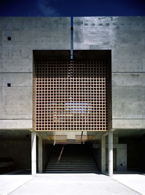 © Hiroshi Ito Buddhist Architecture, Concrete Houses, Tropical Architecture, Temple Architecture, Religious Architecture, Church Architecture, Buddhist Temple, Visitor Center, Facade Architecture