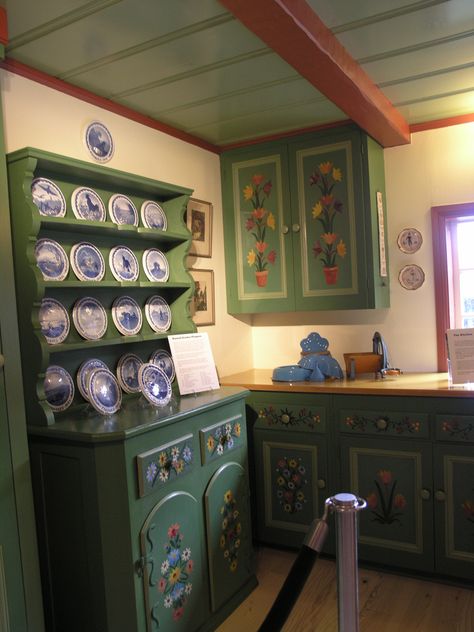 elverhoj kitchen | Flickr - Photo Sharing! Vintage Painted Cabinets, Pattern Kitchen Cabinets, Kitchen Cabinet Stencil Ideas, Floral Kitchen Cabinets, Kitchen Cupboard Stencil Ideas, Stenciled Kitchen Cabinets, Stencil Kitchen Cabinets, Whimsical Kitchen Cabinets, Hand Painted Cabinets Kitchens