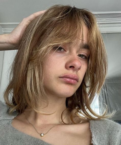 Camille Jansen, Blonde Haircuts, Dirty Blonde Hair, Dark Blonde Hair, Dirty Blonde, Short Hair With Bangs, Short Blonde Hair, Cut My Hair, Dark Blonde