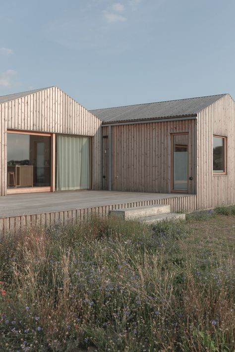 Studio Holmberg designs pine-clad holiday home on Swedish island Pine Cladding, Fasad Design, Modern Wooden House, Wooden House Design, Island Villa, Heart Pine, House Blend, Modern Cabin, Hus Inspiration