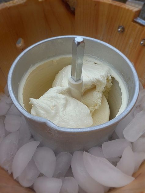 Homemade Churned Ice Cream, Amish Ice Cream Recipe, Best Homemade Ice Cream Recipes Machine, Ice Cream Churn Recipes, Amish Homemade Ice Cream, Junket Ice Cream Recipe, Churned Ice Cream Recipes Homemade, Homemade Ice Cream Recipes With Eggs, Vanilla Custard Ice Cream Recipe