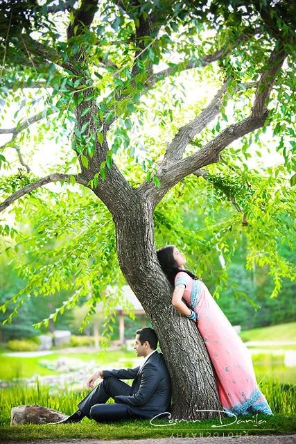 Couple photoshoot ideas Photosession Ideas, Marriage Poses, Sibling Photo Shoots, Prewedding Ideas, Prom Pictures Couples, Wedding Stills, Prom Photoshoot, Prom Couples, Wedding Photoshoot Props